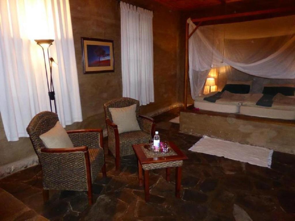 Fort Sesfontein Lodge & Safaris Luaran gambar